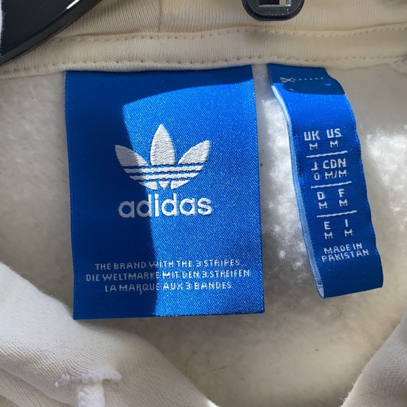 Cozy Adidas hoodie - Picture 3 of 4